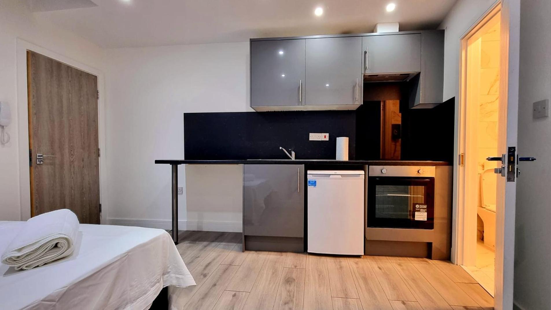 Brand New Collection Of Studios Close To Tube Station Лондон Экстерьер фото