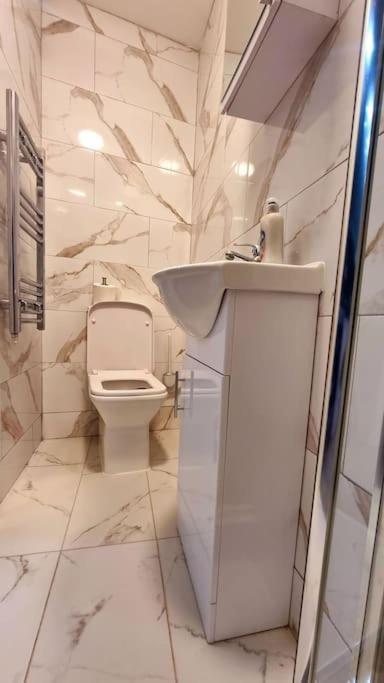 Brand New Collection Of Studios Close To Tube Station Лондон Экстерьер фото