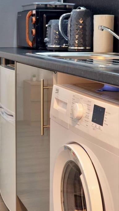 Brand New Collection Of Studios Close To Tube Station Лондон Экстерьер фото