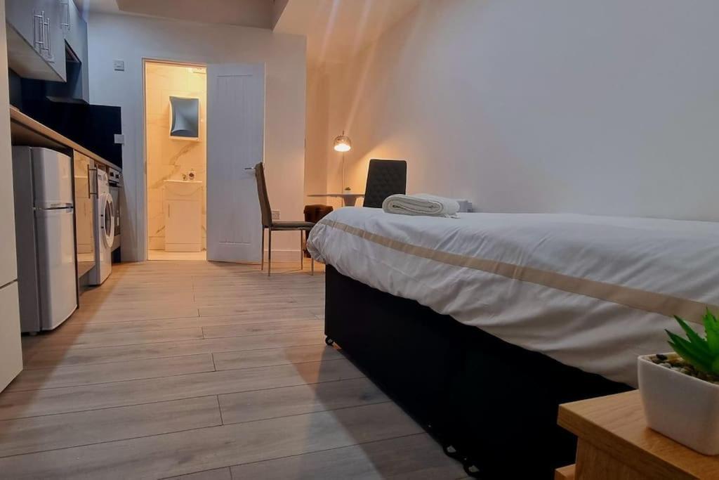 Brand New Collection Of Studios Close To Tube Station Лондон Экстерьер фото