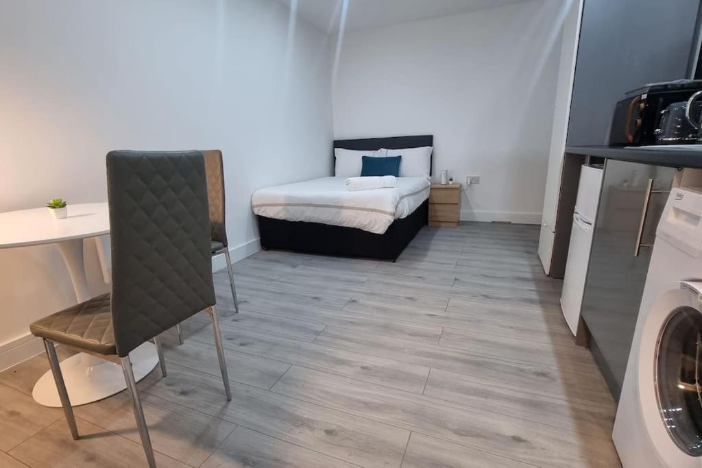 Brand New Collection Of Studios Close To Tube Station Лондон Экстерьер фото