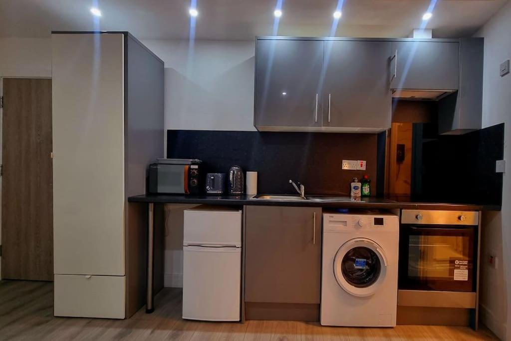 Brand New Collection Of Studios Close To Tube Station Лондон Экстерьер фото